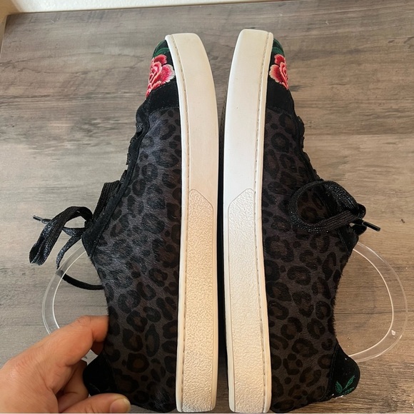Johnny Was Womens Black Leopard Floral Embroidered Boho Sneakers Size 9.5 - Picture 6 of 9
